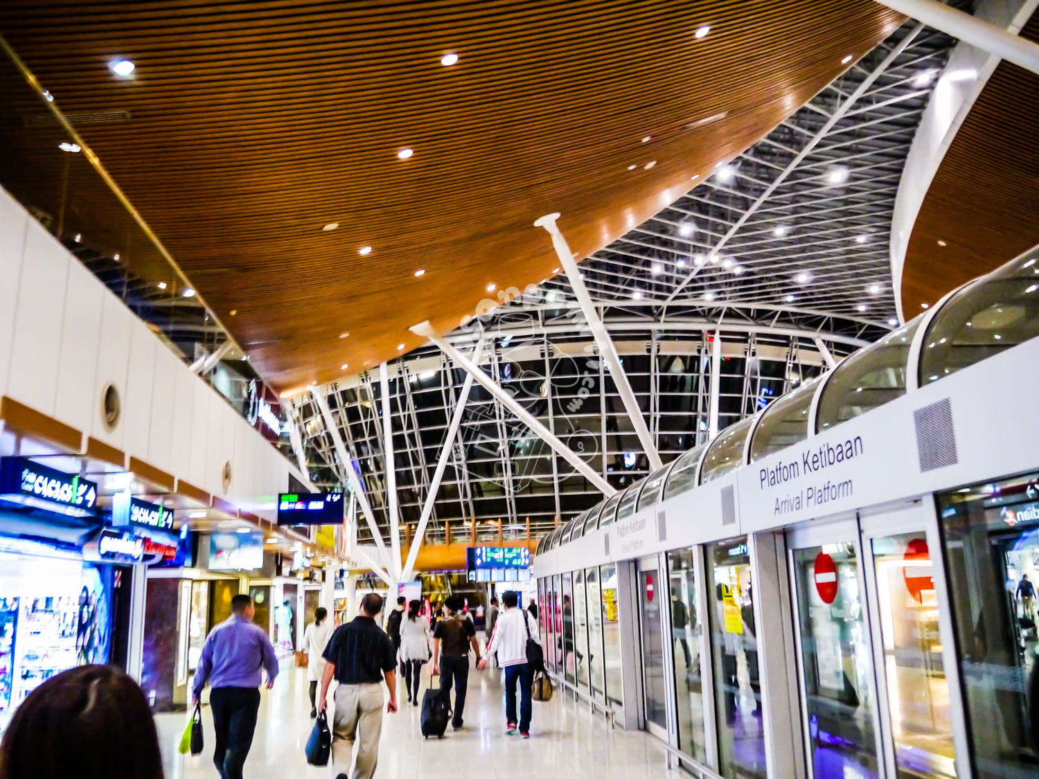 クアラルンプール国際空港ガイド Kl市内へのアクセスや利用上の注意点等 おさんぽみち